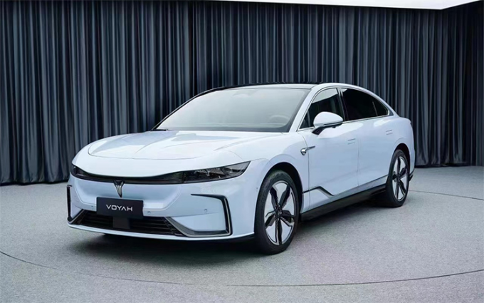岚图发布全新ESSA+SOA架构 将由首款轿车“追光”搭载
