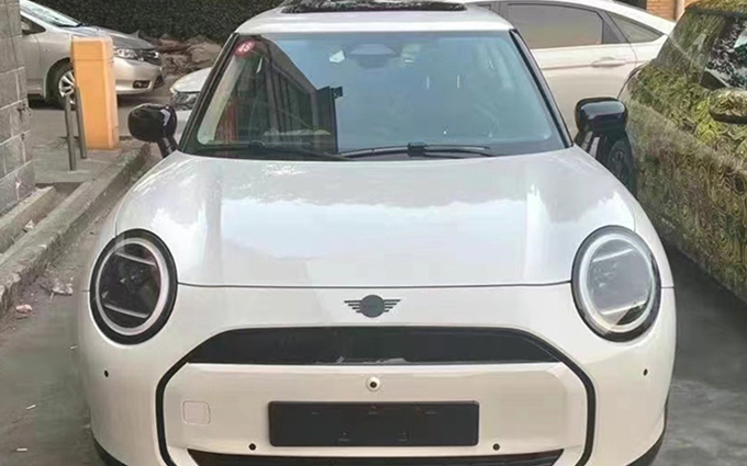 长城宝马首款车型12月21日下线，基于MINI COOPER SE打造，对标smart精灵#1