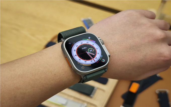 苹果或计划Apple Watch搭载Micro LED，折叠屏iPhone紧随其后