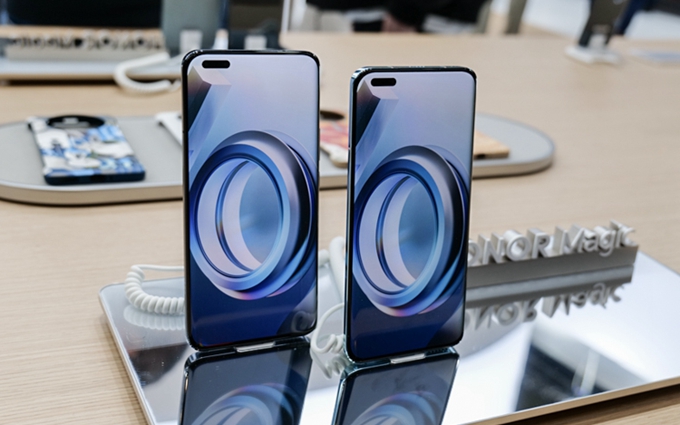 MWC2023 | 荣耀发布Magic5系列手机：搭载“缪斯之眼”星轮三摄，899欧元起