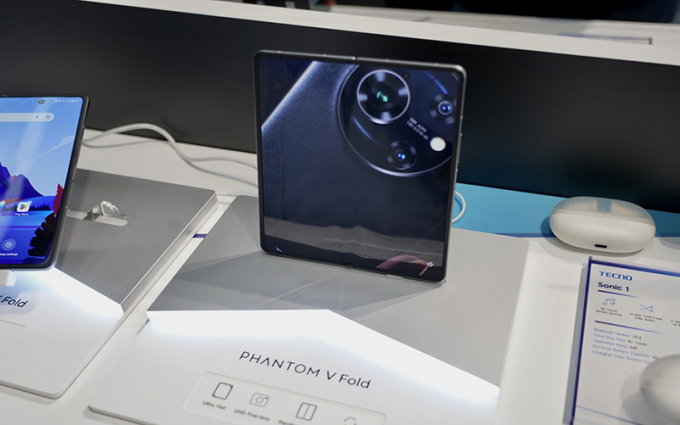 MWC2023 | 传音发布PHANTOM V Fold折叠屏 内屏7.85英寸并有天玑9000+加持
