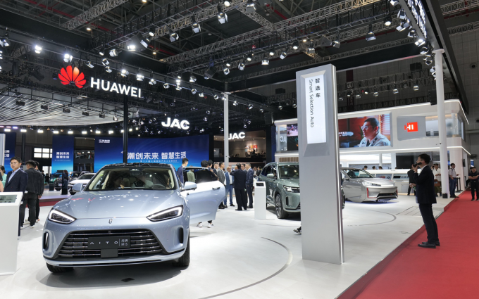 2023上海车展丨AITO问界M5智驾版亮相车展，定义“双智”出行新高度