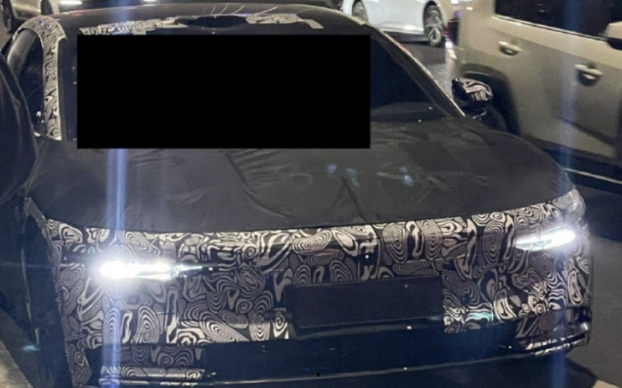 极氪CS1E全新轿车路试曝光 下半年上市交付