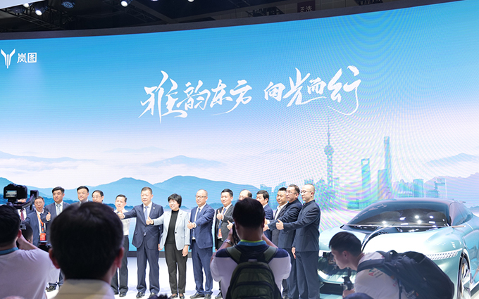 2023上海车展丨岚图“追光”之旅开启！三大产品矩阵完善