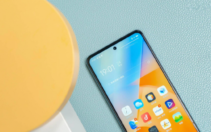 小米Civi 3 12+512GB版入网，支持5G异网漫游