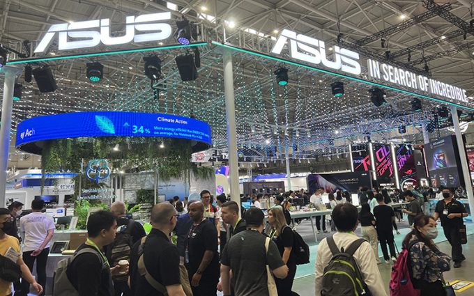 COMPUTEX 2023 | 华硕49寸144Hz超宽OLED曲面显示器首秀 带来沉浸游戏体验