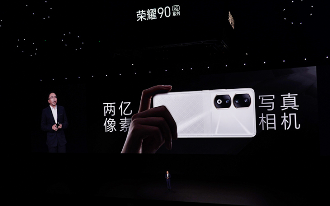 荣耀90系列正式发布：搭载2亿像素写真相机 起售价2499元