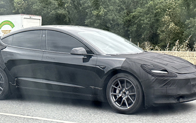 新款特斯拉Model 3谍照再次曝光 尾部加装了扩散器
