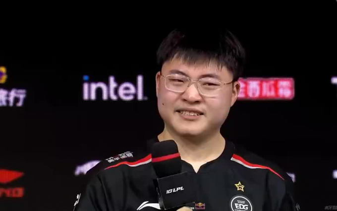 Uzi复出首胜，带领EDG击败IG，终结三连败！