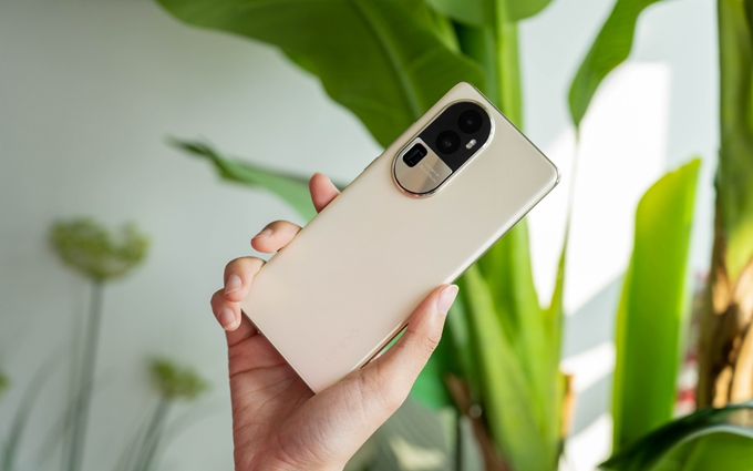 OPPO Reno10 Pro+体验，搭载潜望长焦镜头，兼具轻薄握持手感   