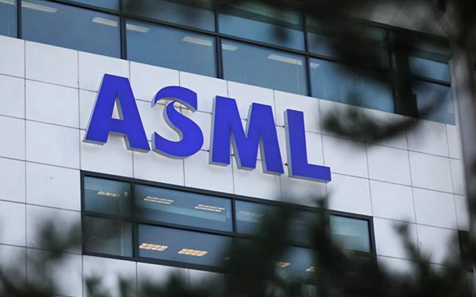 ASML将于年底出货新一代EUV光刻机：为2nm工艺打造，售价将超10亿元