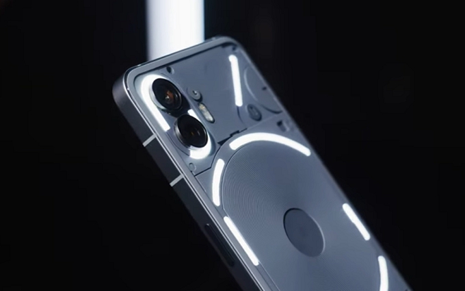 Nothing Phone 2真机曝光，背面灯条升级，LED数量及可玩性增加
