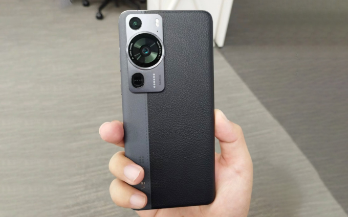 华为P60 Pro 双色素皮工程机曝光，可能换皮到Mate60系列？