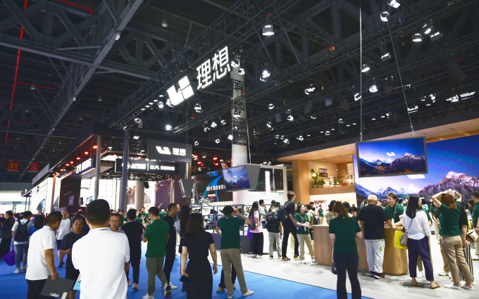 2023成都车展丨理想汽车MEGA预告明年一月交付，双能战略再放异彩！