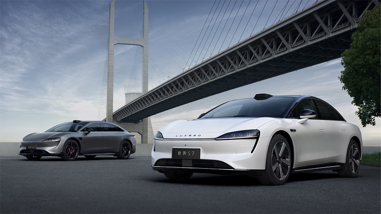 规格超越Model S 华为奇瑞首款深度定制车型智界S7亮相