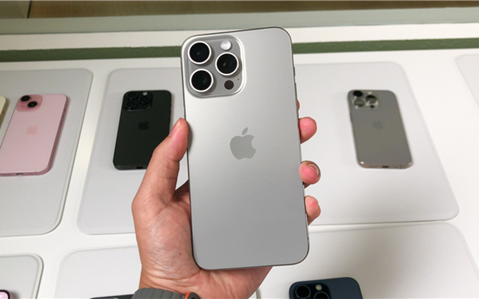 马斯克被啪啪打脸？曾嘲讽新iPhone无新意，现称赞iPhone 15系列拍照好
