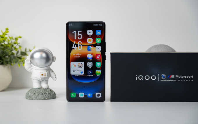 iQOO 12 Pro测评：性能旗舰？不，这一次相机更有诚意！