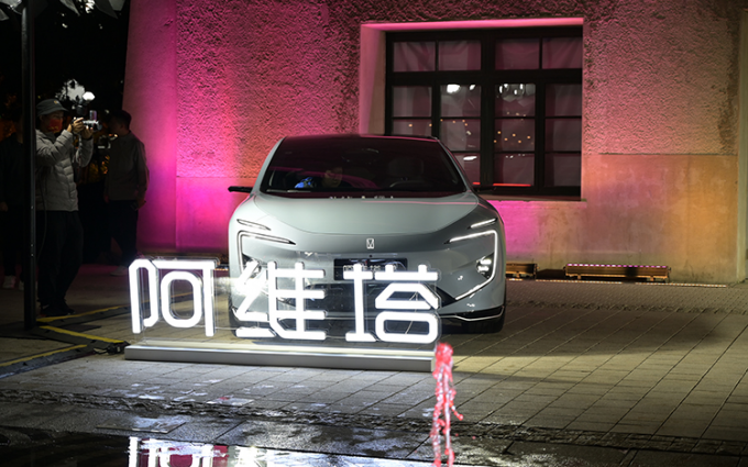 阿维塔12上市品鉴：鸿蒙座舱、HUAWEI ADS加持下的智能体验