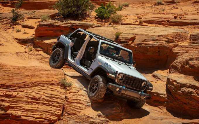 充电时起火！Jeep召回牧马人4Xe