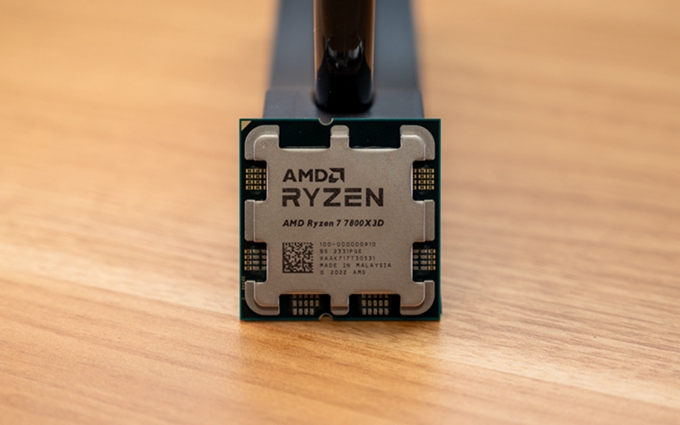 AMD 锐龙7 7800X3D对Intel酷睿i9-14900K：便宜数千，游戏媲美，这好事不假
