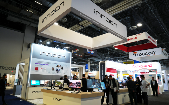 CES2024丨超长曲面带鱼屏等多款智显震撼上场，INNOCN联合创新大秀实力
