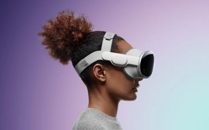 苹果Vision Pro试戴体验：“扯头皮”“脖子痛”，但仍对它夸赞有加
