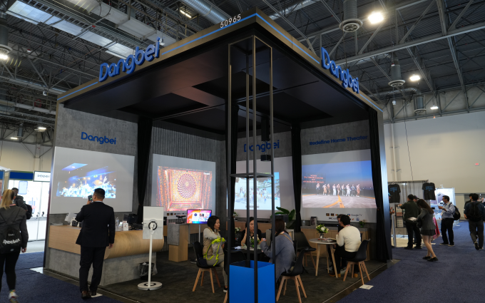 CES2024丨海外用户利好！首款Google TV智能激光投影仪当贝Atom发布