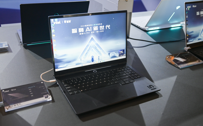 雷神发布多款AIPC新品：aibook15定义增程式AI全能本