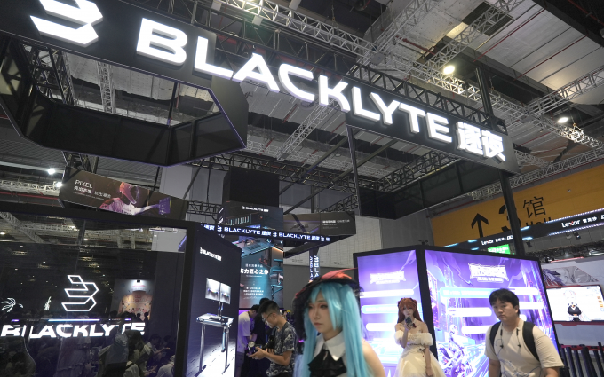 BLACKLYTE逐夜首发“炸场”BW2024，定义潮酷“竞”生活
