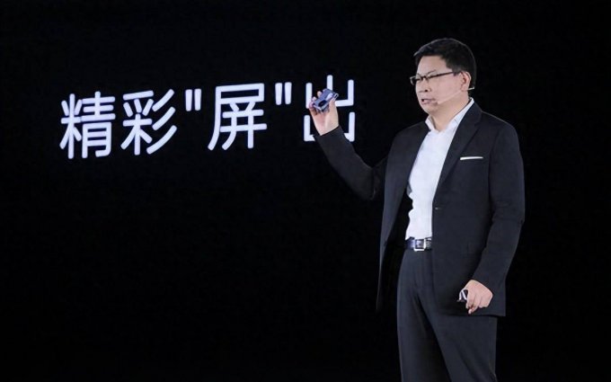 全球首款华为三折叠真机亮相，网友预估没20000元拿不下！