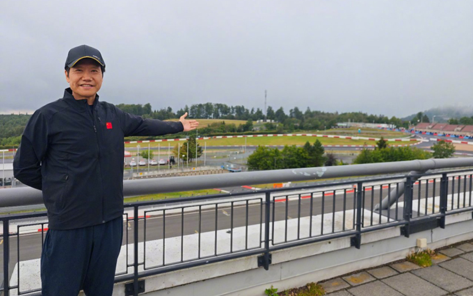 雷军“亲征”纽北赛道，提前踩点小米SU7 Ultra“科目三”场地