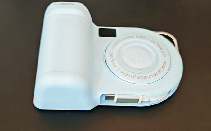 相机手柄造型的充电宝见过没? CES上的贝尔金让你大开眼界