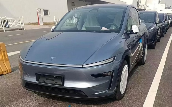 焕新Model Y车管所素颜亮相！这颜值，一言难尽？