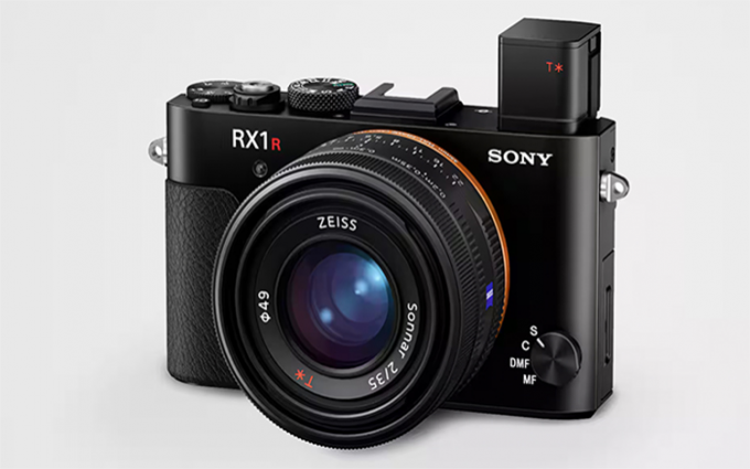 索尼全画幅紧凑型相机RX1R系列有望复活? 新长焦大炮谍照曝光