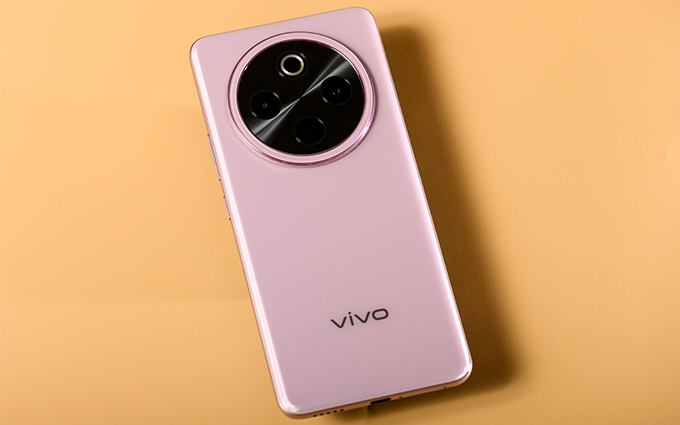vivo Y300 Pro+：7300mAh超大容量电池手机是什么体验？