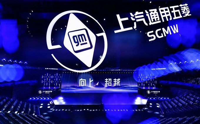 接机也能上热搜？两家媒体公开互怼