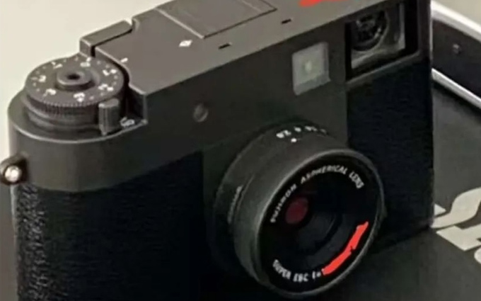 富士“半格”相机曝光，1英寸传感器、光圈仅有F2.4