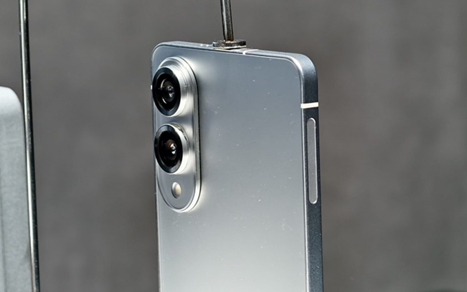 Galaxy S25 Edge参数曝光：骁龙8至尊版安排上，史上最轻薄