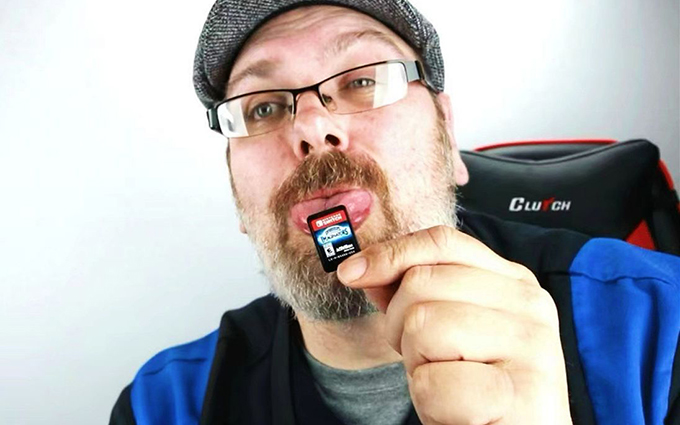 爱舔卡带的有福了！Switch 2卡带外保留“难吃涂层”，舔一口苦到变形