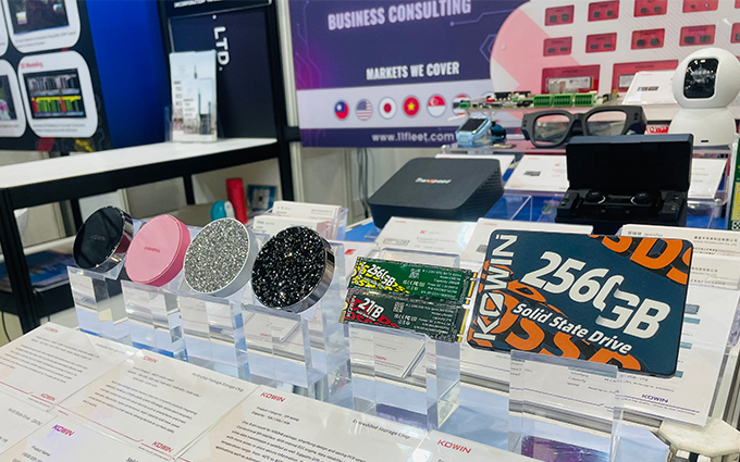 告别手机内存焦虑!KOWIN康盈在COMPUTEX 2025展示磁吸PSSD,吸附稳固不怕掉