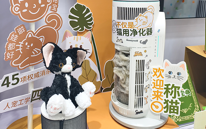 为“娃猫双全”家庭带来洁净空气！霍尼韦尔猫用净化器亮相2025亚宠展