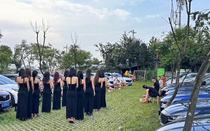 凯迪拉克车友会，技师上门洗脚？网友：乔杉应该当代言人