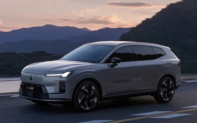 沃尔沃XC70中控亮相！再也不是竖版小屏了？