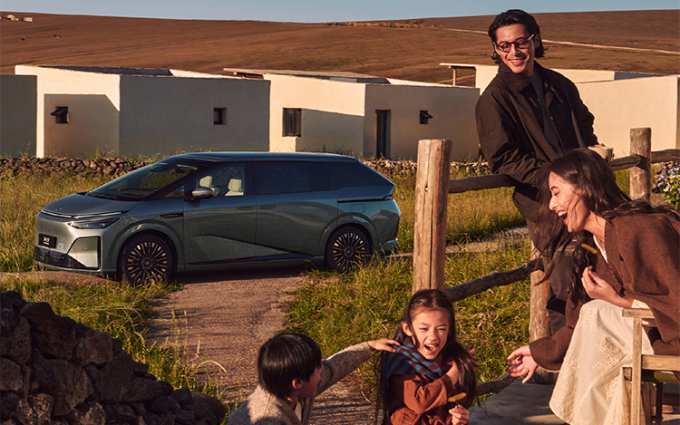 何小鹏官宣小鹏X9增程版,综合续航可达1602km