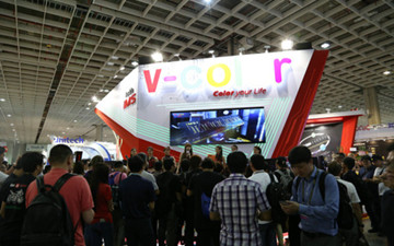直击Computex 2017丨全何带来“光污染”SSD和内存条