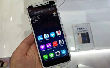 为了模仿而模仿！国产机神似iPhone X 亮屏不忍直视