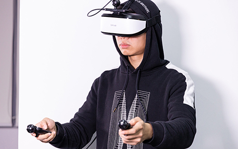 快乐游戏燃烧卡路里 大朋E3C VR眼镜上手体验