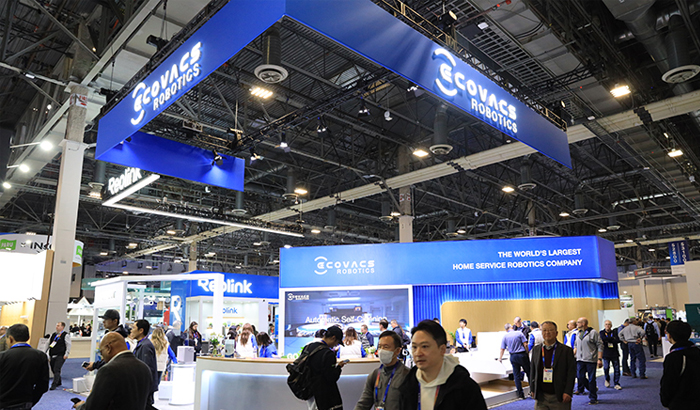 扫地机进化为滚筒活水洗地！科沃斯CES2025带来多款高能机器人