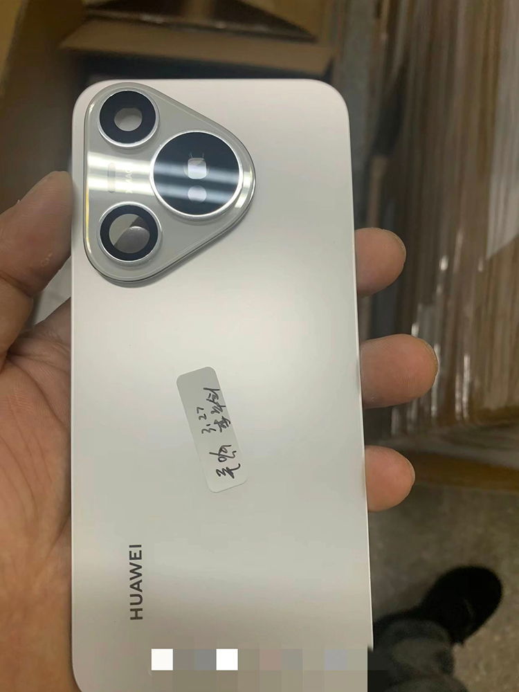  疑似华为P70标准版谍照曝光：不是素皮，Deco装饰与背板均是玻璃材质