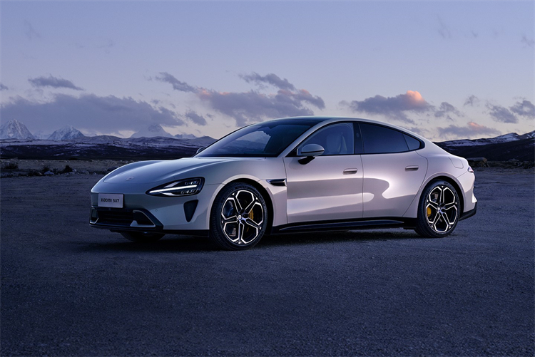 小米SU7电池衰减超过限值可免费更换，标准向特斯拉Model 3/Y看齐